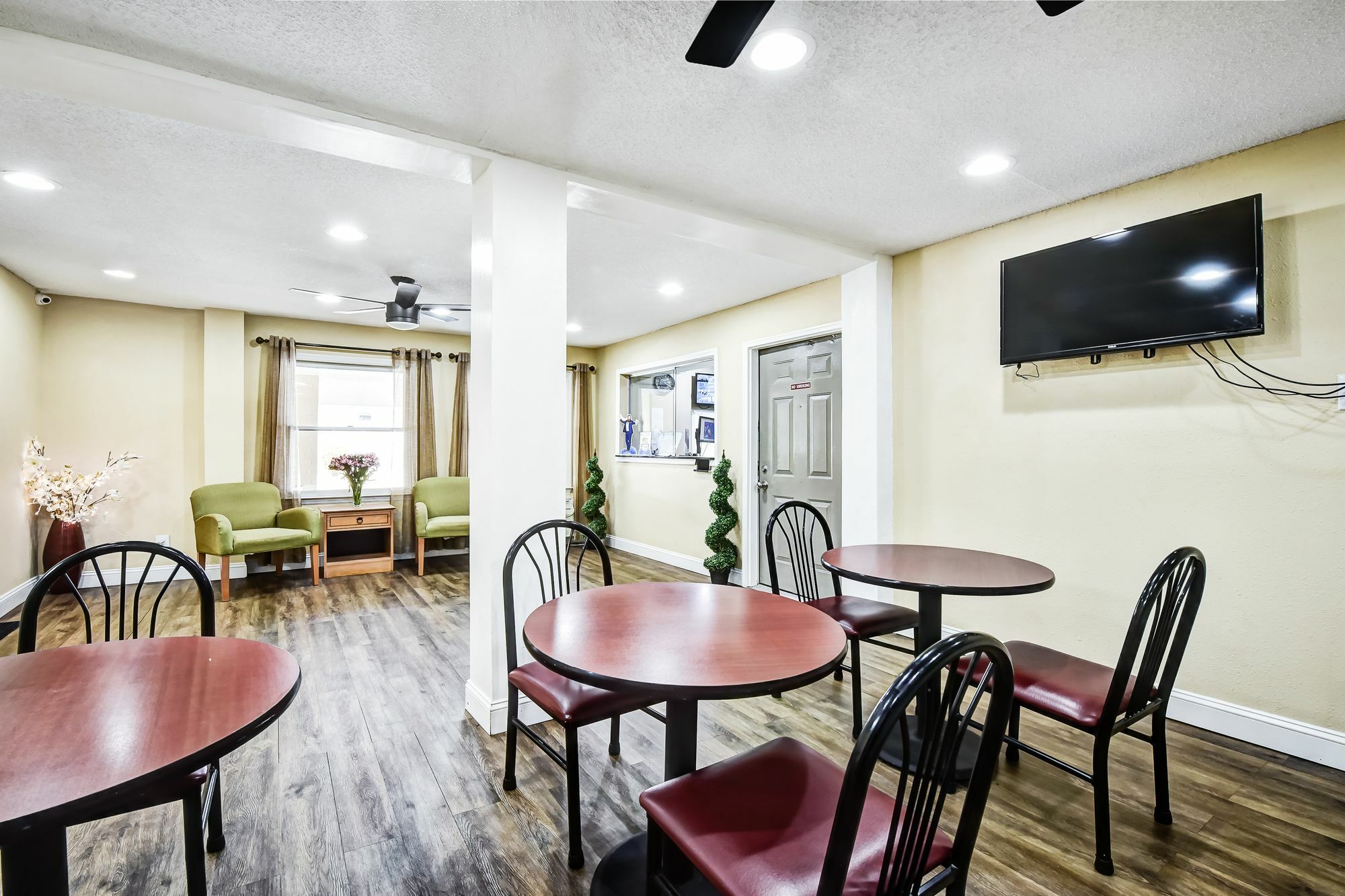 Super 8 By Wyndham Manning Exterior foto